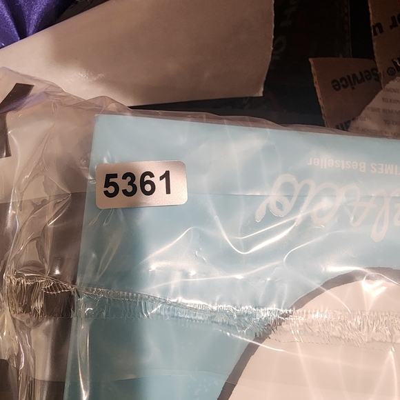 John Green 'The Fault in Our Stars' & R.J. Palacio 'Wonder' Books - Picture 10 of 10